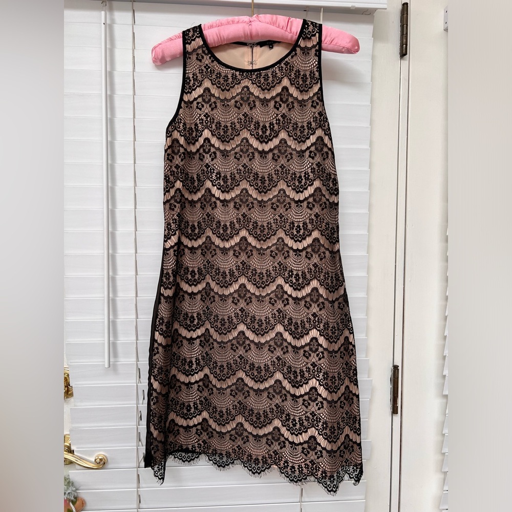 Fora black lace sleeveless cocktail dress